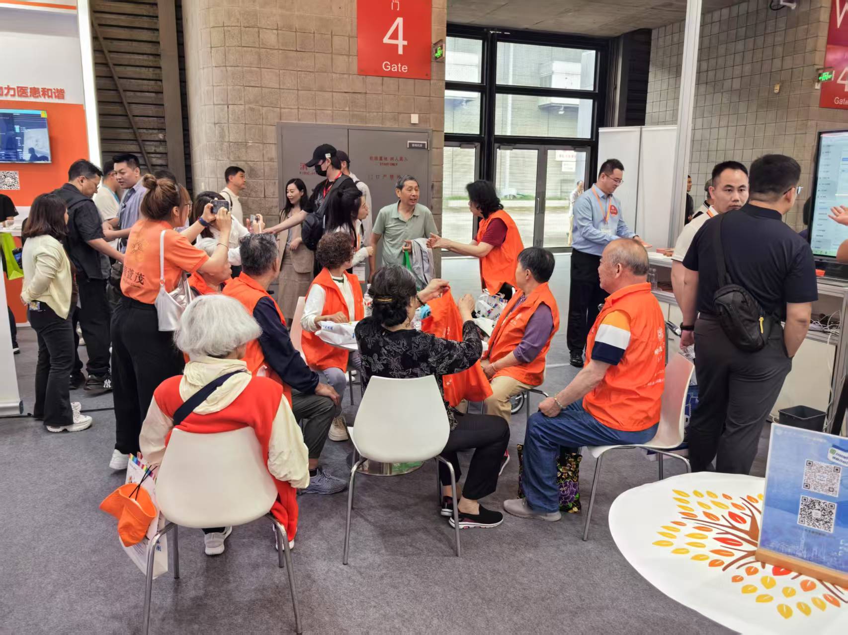 北京悅享數(shù)字&椿萱茂聯(lián)袂亮相上海老博會(huì),自研養(yǎng)老平臺(tái)和解決方案獲廣泛認(rèn)可(圖13) 微信圖片_2025-06-16_135452_748.jpg