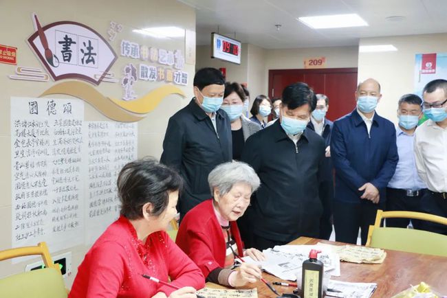 國家民政部李紀(jì)恒部長一行蒞臨福州市國德老年康養(yǎng)中心視察(圖2)