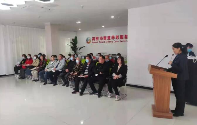 濰坊高密市朝陽(yáng)街道祥云社區(qū)組織轄區(qū)居民體驗(yàn)“智慧養(yǎng)老”(圖1)
