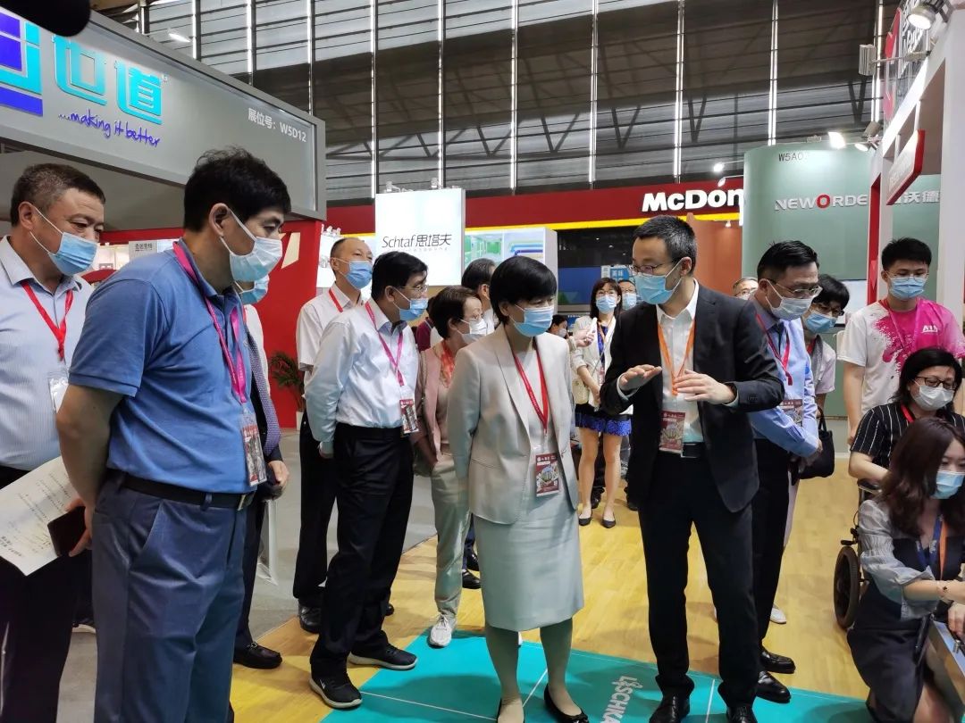 智慧養老，“智”在何處？上海市政協人資環建委開展專題考察(圖1)